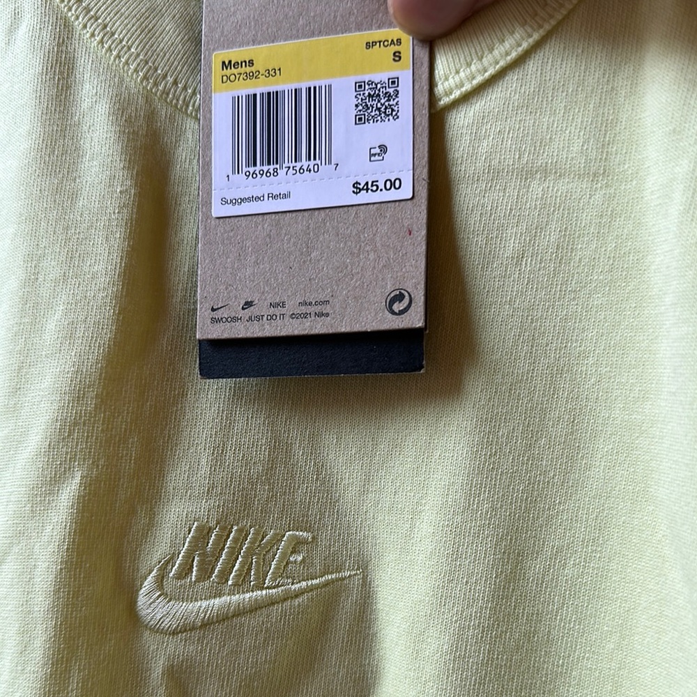 Nike Men's Sportswear Premium Essentials T-Shirt - Size Medium - Picture 2 of 3